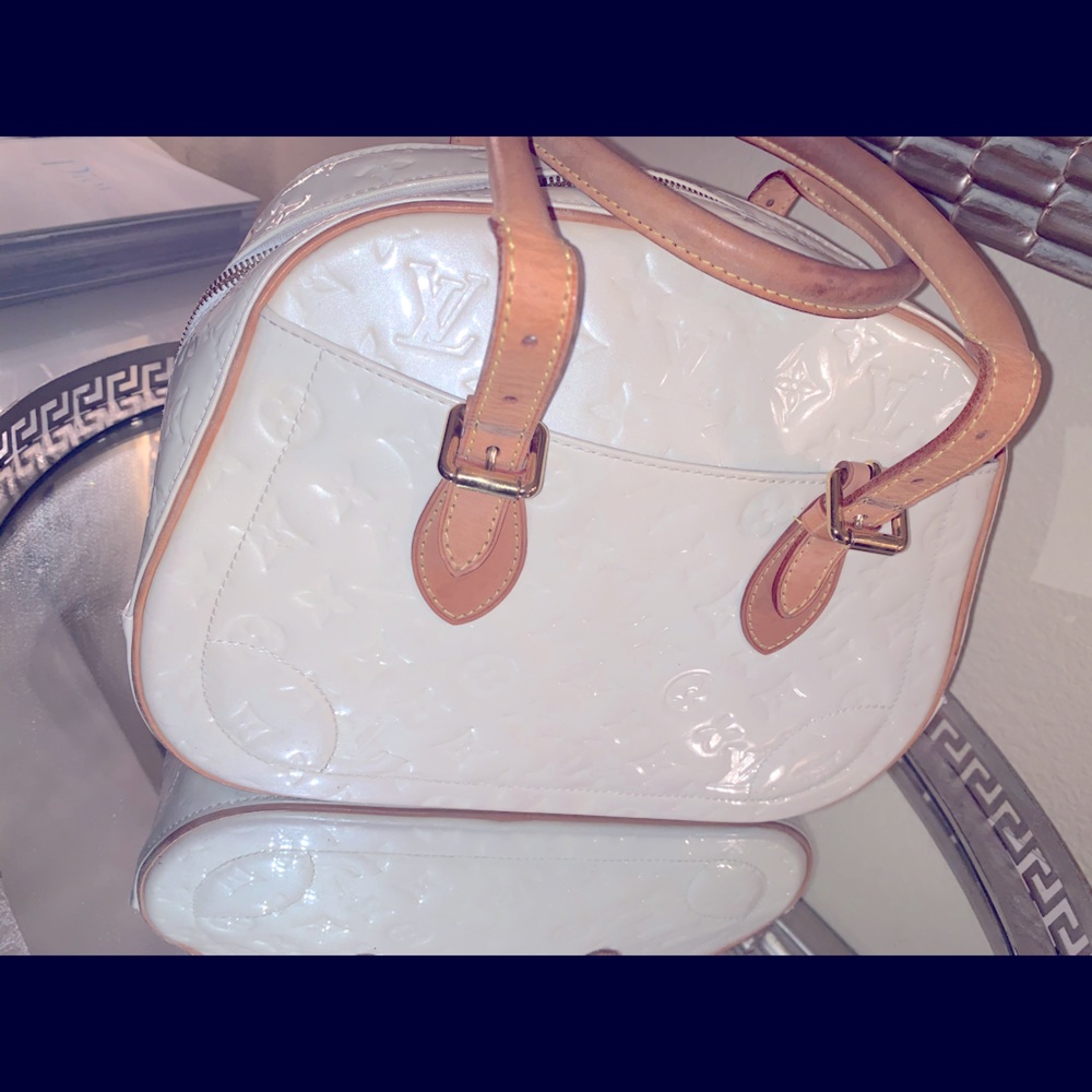 Authentic Vernis Summit Drive Louis Vuitto…